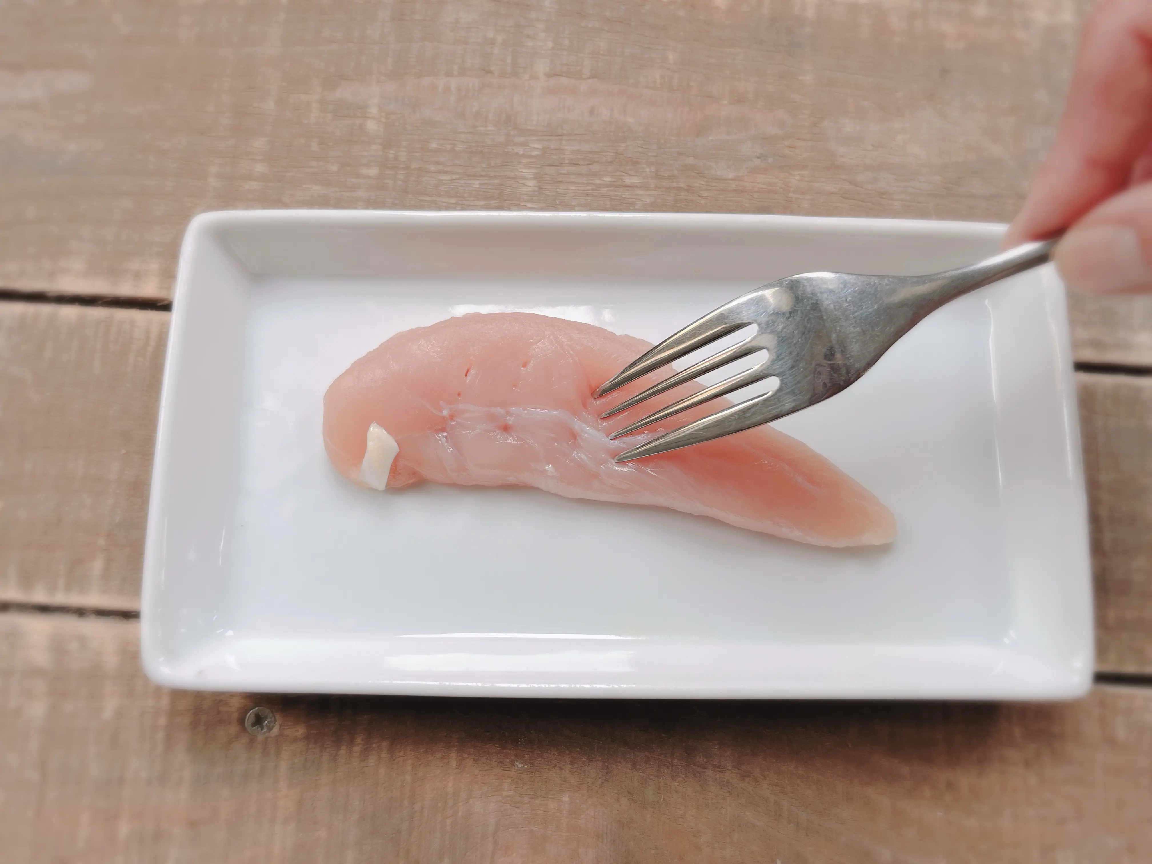ささみに穴を開ける